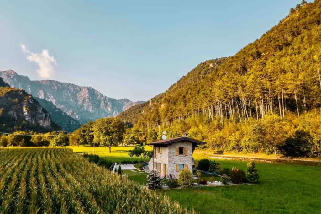 Airbnb, le mete degli italiani per l'estate 2023