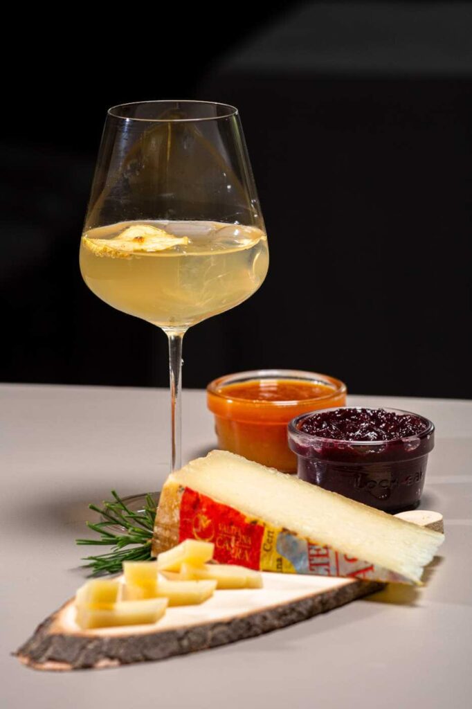Aperitivo in quota con i formaggi DOP Valtellina Casera & Bitto e cocktail dedicati